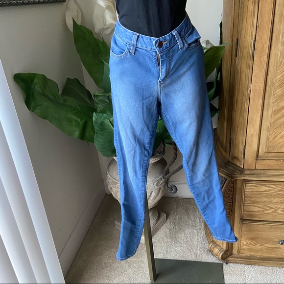 Fashion Nova high waisted light wash skinny blue jeans - Picture 3 of 4